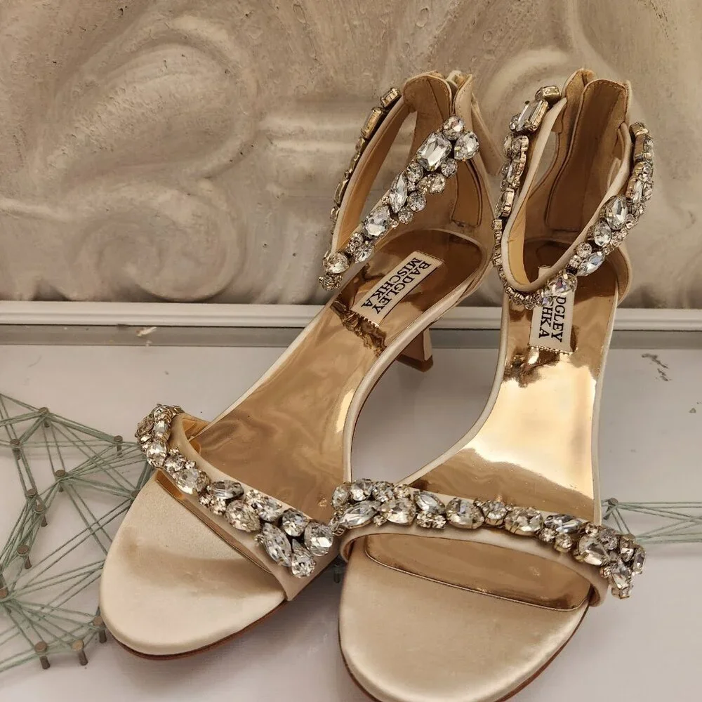 Badgley Mischka Embellished Sandals. NWT. Size 6